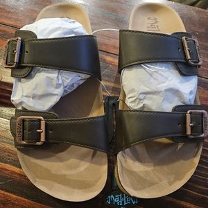 Womens sandals size 9w